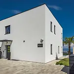 Platinium Villa *